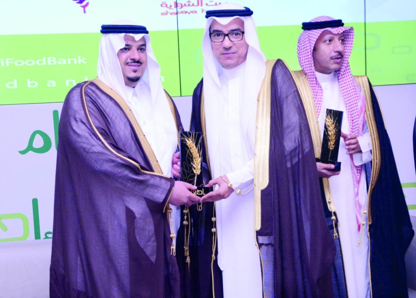 نائب أمير الرياض يكرم «ساب» لجهوده في حفظ الطعام