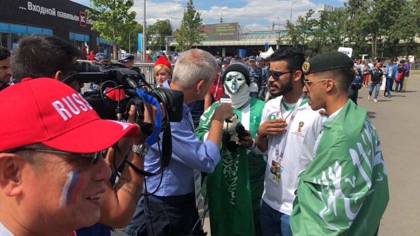 توافد الجماهير السعودية إلى ملعب لوجنبكي لمؤازرة المنتخب السعودي أمام نظيره الروسي