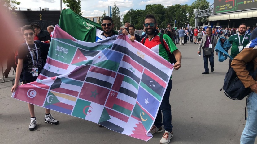 توافد الجماهير السعودية إلى ملعب لوجنبكي لمؤازرة المنتخب السعودي أمام نظيره الروسي