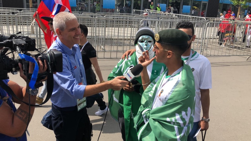 توافد الجماهير السعودية إلى ملعب لوجنبكي لمؤازرة المنتخب السعودي أمام نظيره الروسي