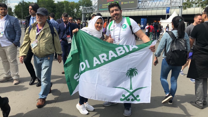 توافد الجماهير السعودية إلى ملعب لوجنبكي لمؤازرة المنتخب السعودي أمام نظيره الروسي