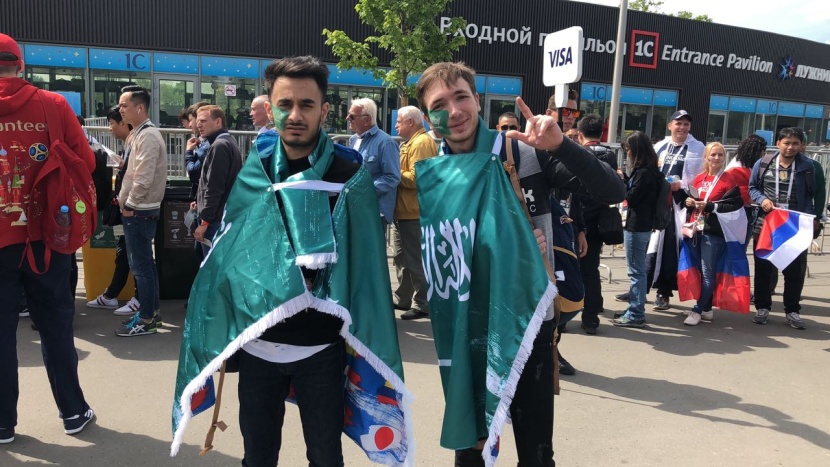 توافد الجماهير السعودية إلى ملعب لوجنبكي لمؤازرة المنتخب السعودي أمام نظيره الروسي