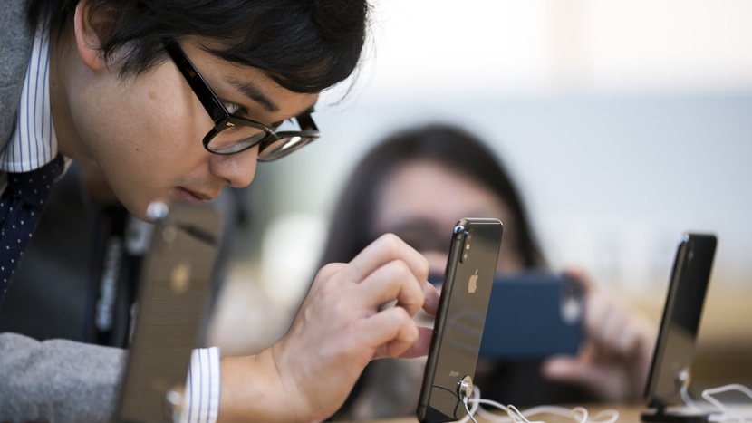 خبر محزن لمستخدمي "آيفون".. أبل تؤجل إطلاق منصات الشحن اللاسلكي