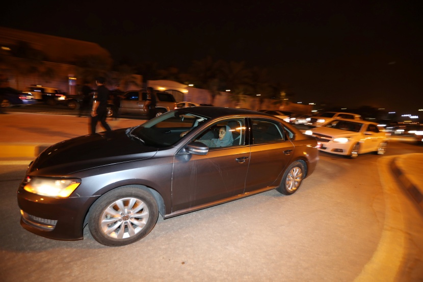 قيادة المرأة.. فرحة وحالة مرورية مطمئنة