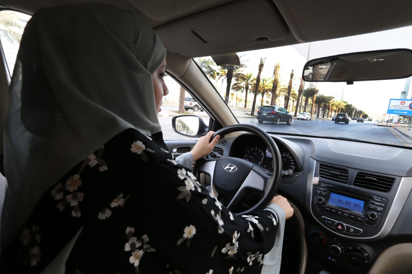 قيادة المرأة.. فرحة وحالة مرورية مطمئنة
