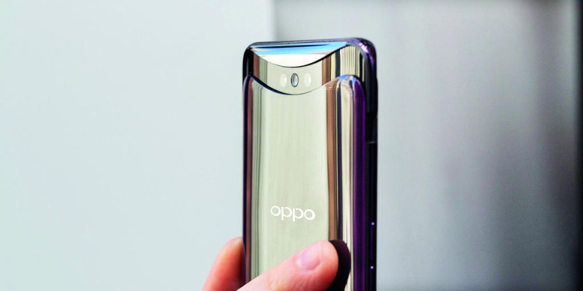 بعد «بورشة ديزاين».. «لامبورجيني» تقتحم تصاميم الهواتف الذكية