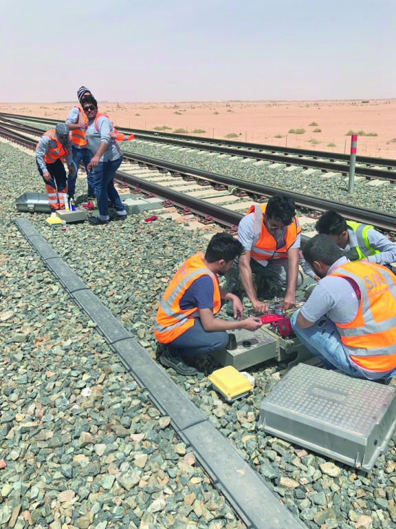 كفاءات «سار» الوطنية تتولى أعمال صيانة الإشارات والاتصالات لقطاراتها