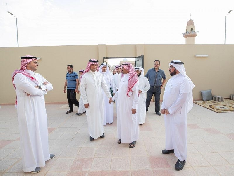 وزير الإسكان يقف ميدانياً على إجراءات تسليم إسكان العيينة