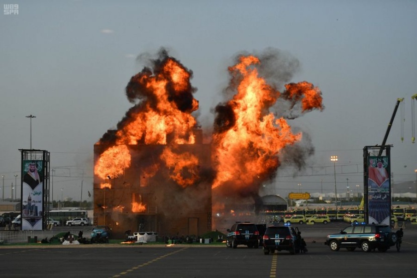 قصة مصورة: وزير الداخلية يرعى الحفل السنوي لاستعراض قوات أمن الحج 