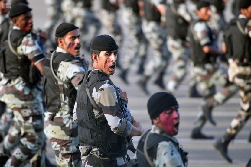 قصة مصورة: وزير الداخلية يرعى الحفل السنوي لاستعراض قوات أمن الحج 