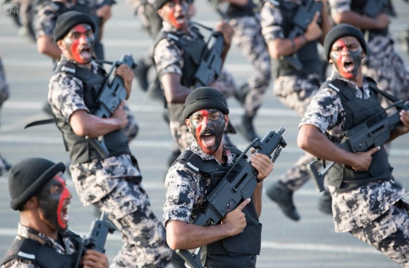 قصة مصورة: وزير الداخلية يرعى الحفل السنوي لاستعراض قوات أمن الحج 