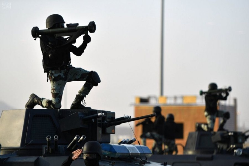 قصة مصورة: وزير الداخلية يرعى الحفل السنوي لاستعراض قوات أمن الحج 