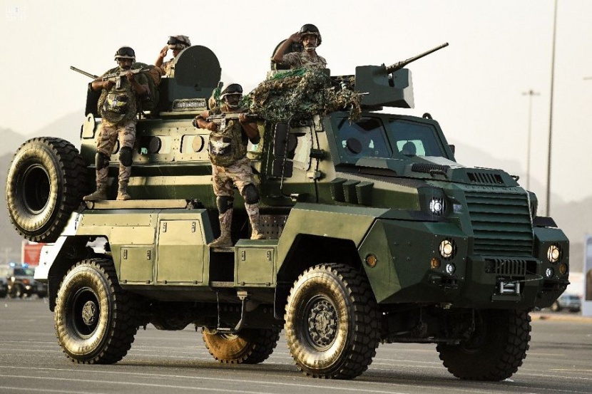 قصة مصورة: وزير الداخلية يرعى الحفل السنوي لاستعراض قوات أمن الحج 