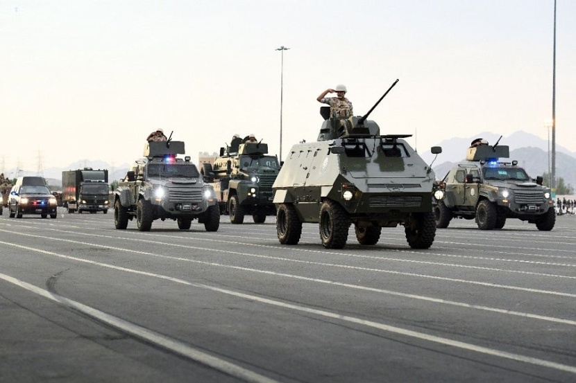 قصة مصورة: وزير الداخلية يرعى الحفل السنوي لاستعراض قوات أمن الحج 