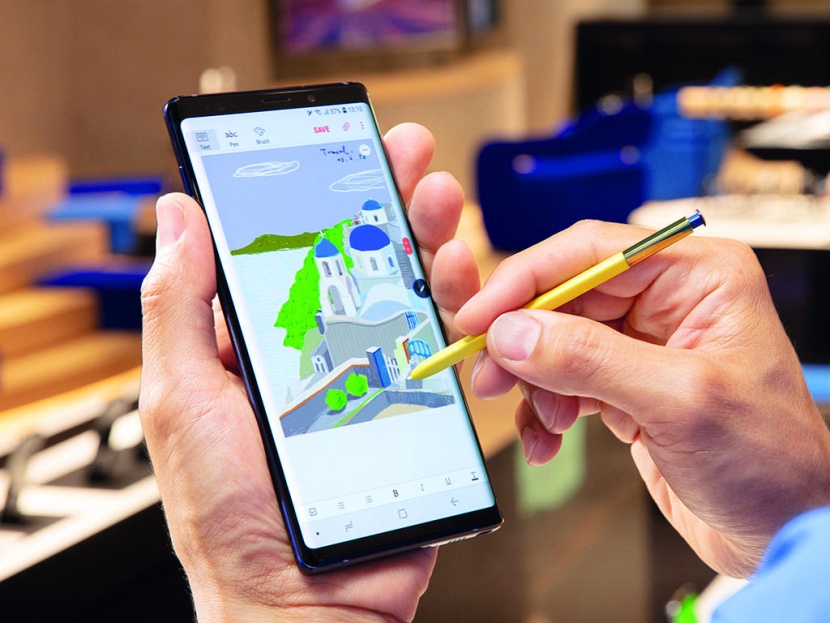 «سامسونج» تطلق هاتف «جالكسي نوت 9» بسعر مقارب لـ«آيفون إكس»