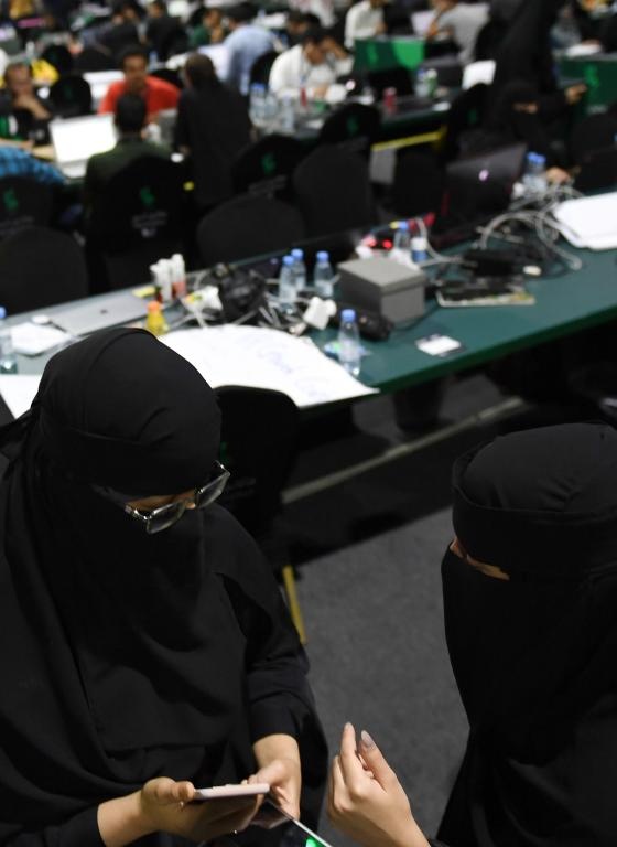 قصة مصورة : "هاكاثون الحج" يوظّف التكنولوجيا لخدمة الحجيج