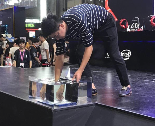 الكشف عن حاسوب شخصي يعمل تحت الماء