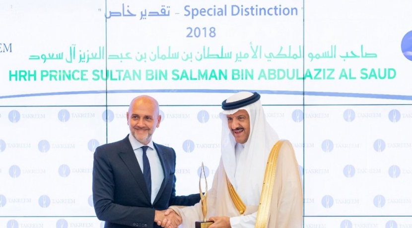 الأمير سلطان بن سلمان يتسلم جائزة التميز لإنجازاته على مستوى الوطن العربي والعالم