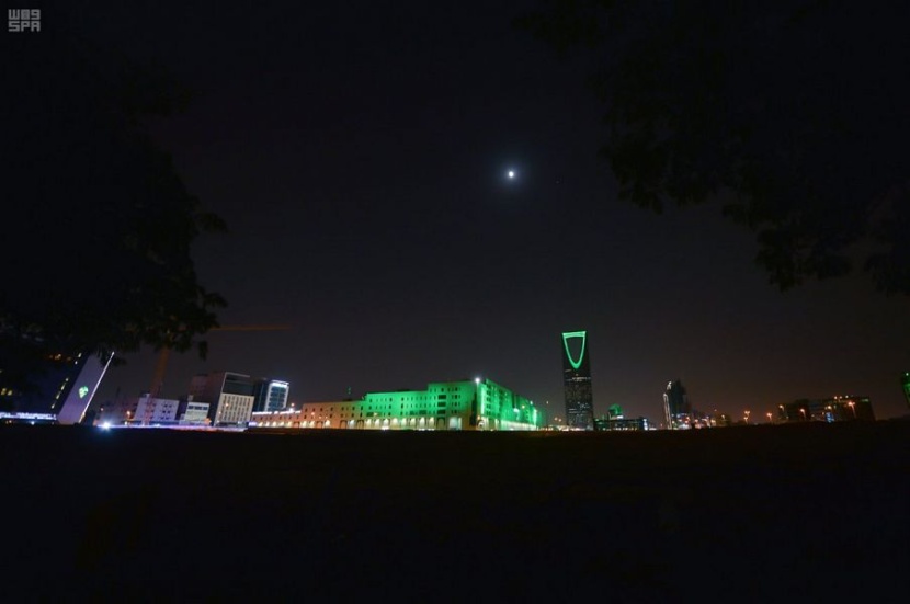 الرياض .. تكتسي "الأخضر" وتعيش مع سكانها فرحة وطن