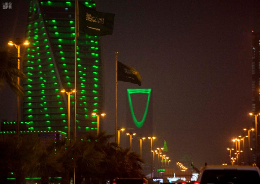 الرياض .. تكتسي "الأخضر" وتعيش مع سكانها فرحة وطن