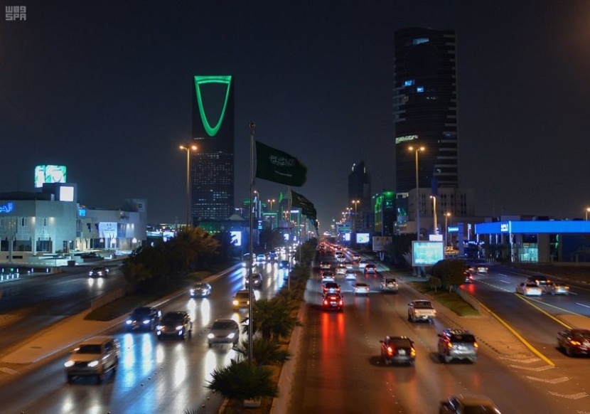 الرياض .. تكتسي "الأخضر" وتعيش مع سكانها فرحة وطن