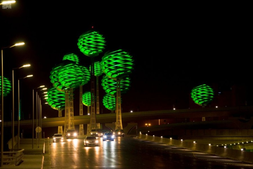 الرياض .. تكتسي "الأخضر" وتعيش مع سكانها فرحة وطن