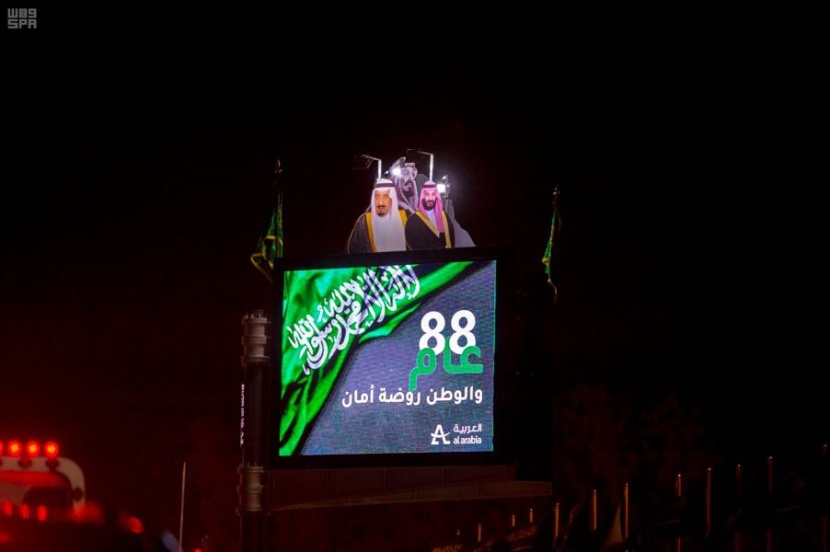 الرياض .. تكتسي "الأخضر" وتعيش مع سكانها فرحة وطن