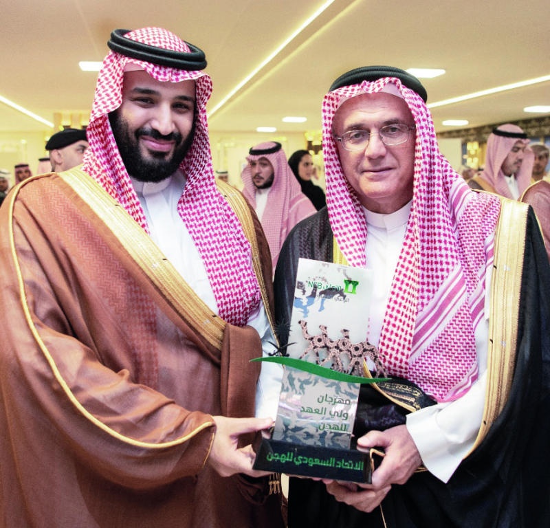 ولي العهد يكرم البنك الأهلي