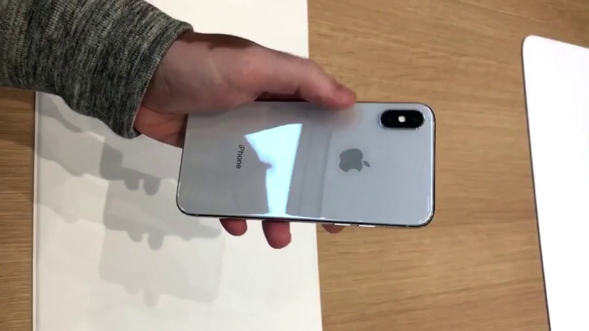 أبل ترصد مشكلات في بعض هواتف أيفون 10 وأجهزة ماك