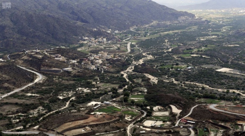 محافظات شمال عسير تتقاسم جمال الطبيعة وشلالات الأمطار