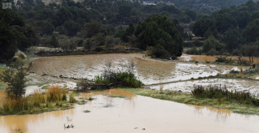 محافظات شمال عسير تتقاسم جمال الطبيعة وشلالات الأمطار