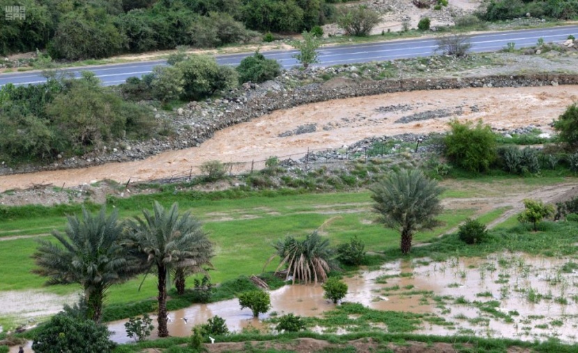 محافظات شمال عسير تتقاسم جمال الطبيعة وشلالات الأمطار