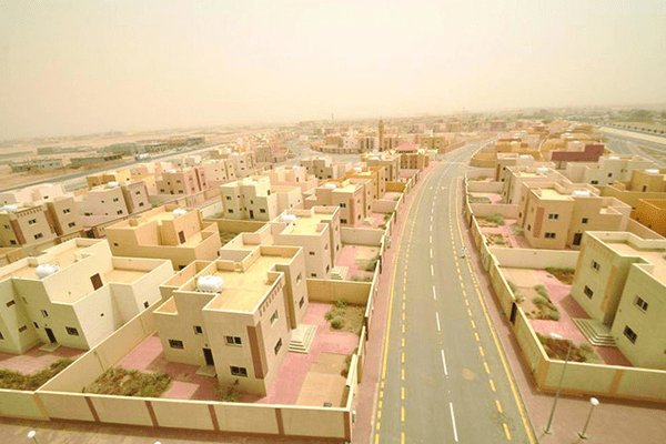 "الإسكان" تواصل تسليم الأراضي المجانية لعدد من المواطنين في 6 محافظات