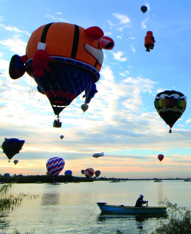 عروض بالونات الهواء خلال مهرجان البالون الدولي الـ 18 في ليون بولاية جواناخواتو المكسيكية
