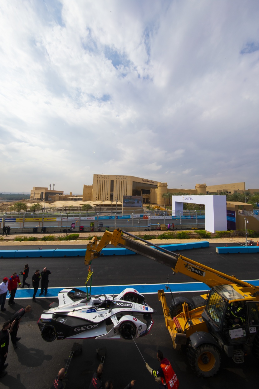 قصة مصورة : فورمولا اي الدرعية