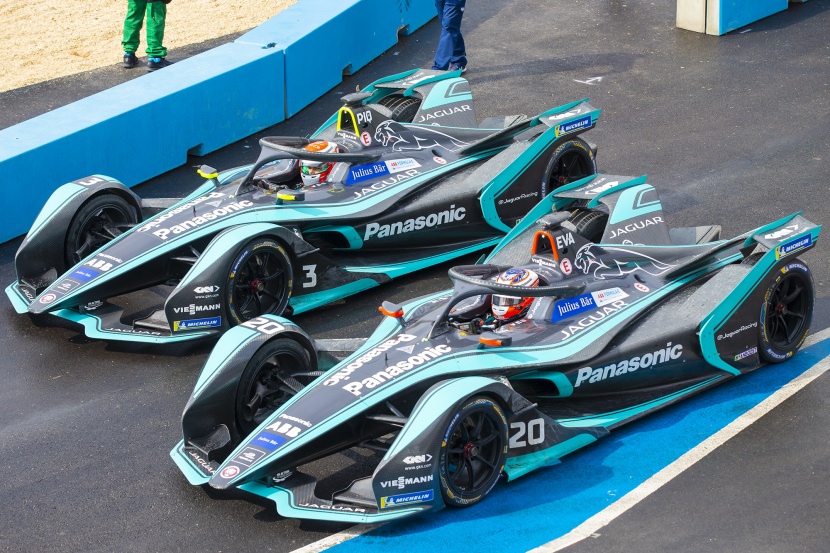 قصة مصورة : فورمولا اي الدرعية