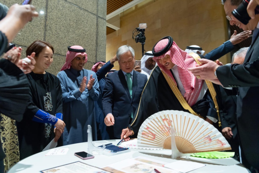الأمير سلطان بن سلمان يفتتح معرض "التاريخ والثقافة الكورية.. رحلة آسرة إلى الحضارة الكورية"