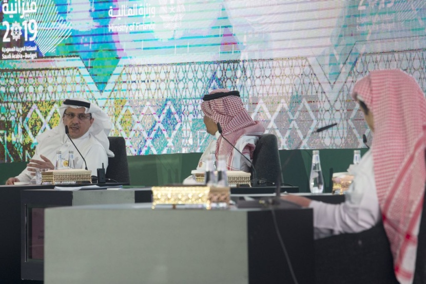 الجدعان: لا تغيير في سياسة رسوم الوافدين.. ومراجعة أسعار البنزين في 2019