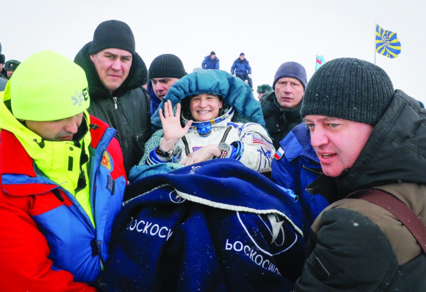 عاد ثلاثة رواد فضاء إلى الأرض بعد رحلة استمرت 197 يوما