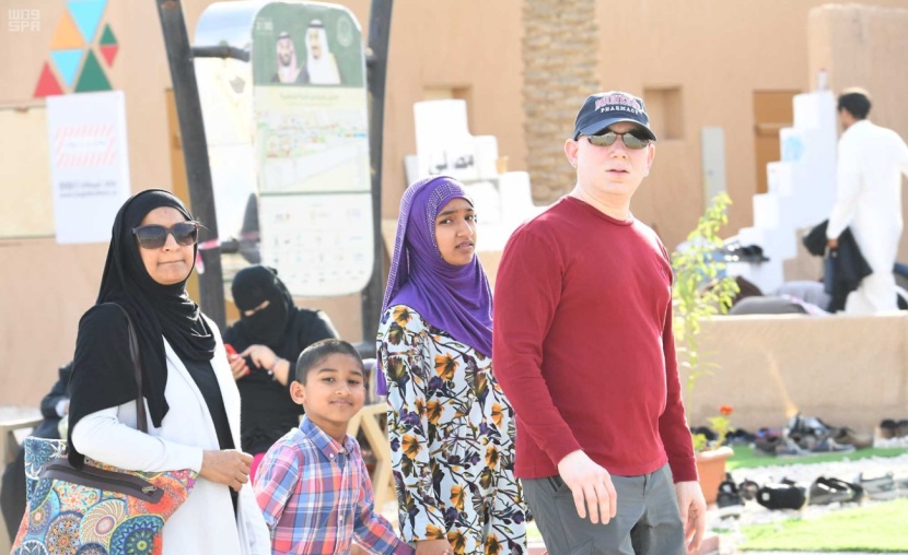 لليوم الرابع.. توافد كبير لمهرجان الجنادرية ٣٣