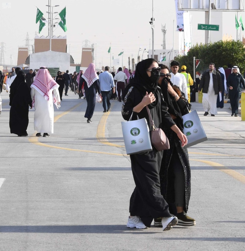 لليوم الرابع.. توافد كبير لمهرجان الجنادرية ٣٣