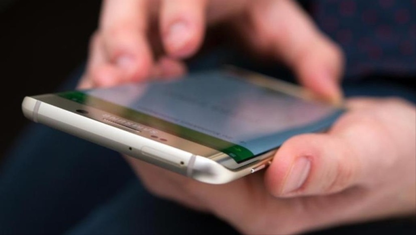 تطبيقات "محتالة" تستنزف بطارية هاتفك