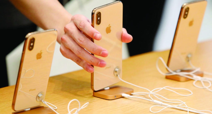 "أبل" تبدأ تصنيع شاحنها اللاسلكي بعد عامين من الانتظار