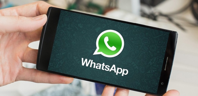 "واتساب" يحمي محادثات المستخدمين بالبصمة