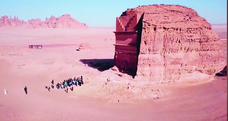 لانج لانج .. موسيقار صيني ينقل أنغام العالم إلى «شتاء طنطورة»