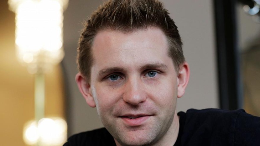 ناشط : أبل وأمازون ويوتيوب ونتفليكس ينتهكون بيانات المستخدمين