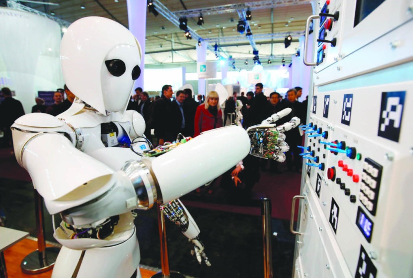 "أمازون" تبتكر سترة إلكترونية لحماية البشر من مخاطر الإنسان الآلي