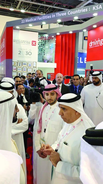 الشيخ محمد بن راشد يزور جناح مجموعة د.سليمان الحبيب الطبية في معرض الصحة العربي