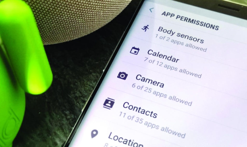 تطبيقات مخادعة تسرق بيانات المستخدمين وتستحوذ على الصلاحيات دون علمهم