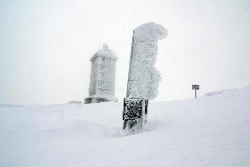 الثلوج الكثيفة تغطي القارة العجوز